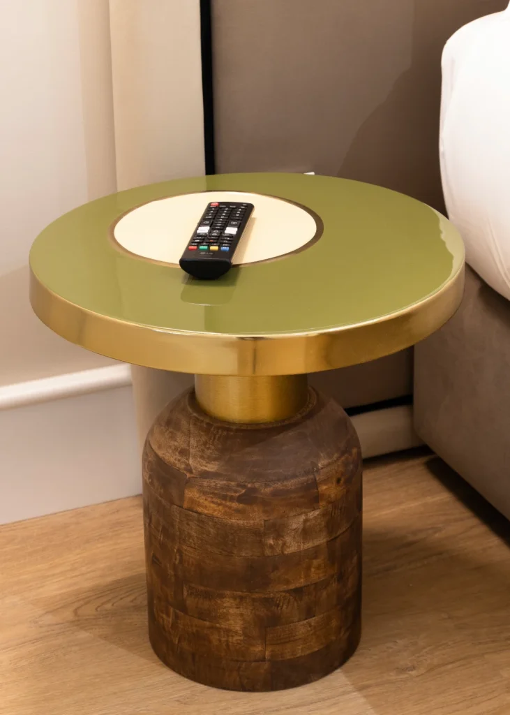 mesa-quarto-alojamento-da-vila-golden