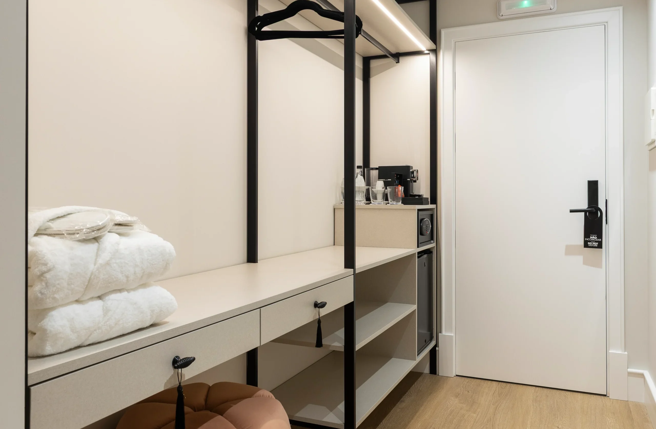 Quarto-Duplo-King-com-Banheira-Hidromassagem-entrada2