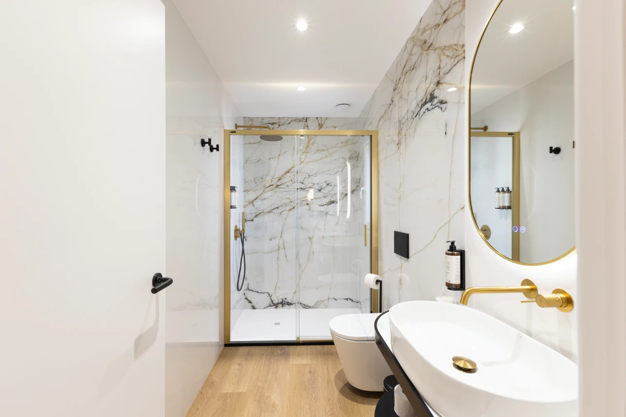 Quarto-Duplo-com-Banheira-de-Hidromassagem-casa-de-banho